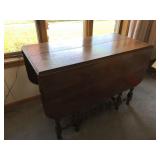 Drop leaf table