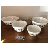 Pyrex bowls