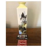 Noritake Bone China vaseWith wooden box, measures