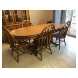 Cochrane Oak Dining room table & 5 chairs