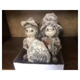 Pilgrim figurines paper