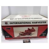 1/16 IH 82 combine spec cast