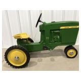 John Deere 20 pedal tractor Ertl D-65