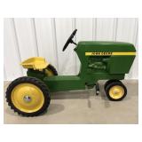 John Deere pedal tractor Ertl model 520