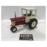 1/16 Farmall 560