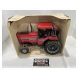 Ertl international 5088 tractor with cab, 1/16