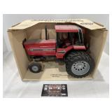 Ertl International 5288 tractor with cab, 1/16
