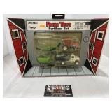 Ertl farm toys fertilizer set, 1/64 scale replica