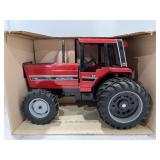 Ertl international 5488 all wheel drive assist