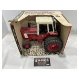 International 1586 tractor with cab Ertl
