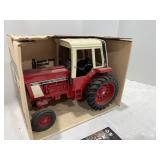 1586 international tractor with cab Ertl diecast