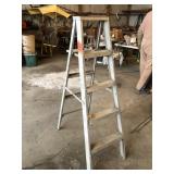 5 foot aluminum step ladder