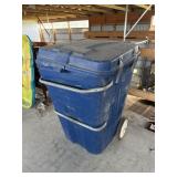 Rolling trash can
