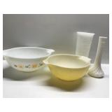 2 Pyrex Bowls & 2 Milk Glass vases