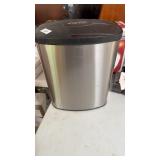 Battery trash can