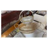 2 metal baskets