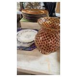 Chargers/ platters/ vase