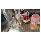 Figurines/ vase