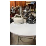 2 tea pots