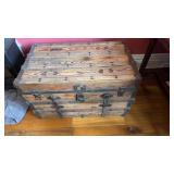 Wooden trunk 34ï¿½ wide