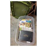 Tote/ lid/ crafting magazines