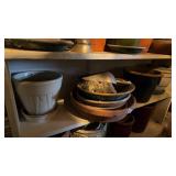 Flower pots on one shelf