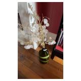 Vase / floral decor