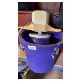 Ice cream maker