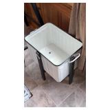 Metal flower pot