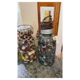 2 jars buttons