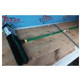 BULLDOZER 18" INDOOR/OUTDOOR PUSHBRM