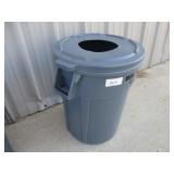 Large Trash Can w/ hole in Lide