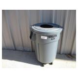 Large Trash Can w/ hole in Lide