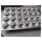Bid x 4 : New Muffin Pans
