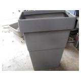 Trash Can w/Lid