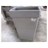 Trash Can w/Lid