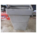 Trash Can w/Lid