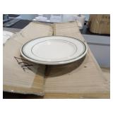 Bid x 36 : Plate White/Green Rim 7 1/8"