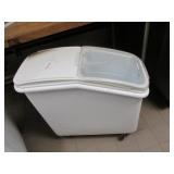 Dry Ingredient Storage Bin w/Scoop