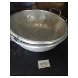 Lot of 2 Colanders
