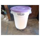 32 Gallon Trash Can W/ Lid