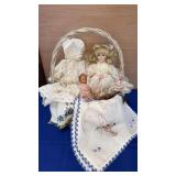Basket lot Dolls/Linens