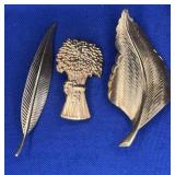 Brooch lot