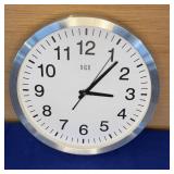13.75" Hito Battery Wall Clock works