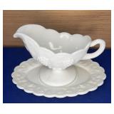 Westmoreland Paneled Grape Gravy/Plate 9"