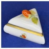 2001 Herend Hungary Porcelain Trinket Box  2.5"