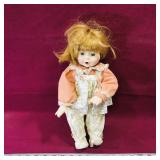 1992 Heritage Mint Porcelain Doll (13 1/2' Tall) 1992 Heritage Mint Porcelain Doll (13 1/2' Tall)