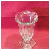 Vintage Glass Flower Vase (6' Tall) Vintage Glass Flower Vase (6' Tall)