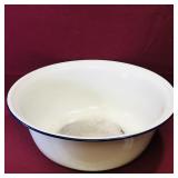 Antique Large Enamelled Wash Basin Antique Large Enamelled Wash Basin