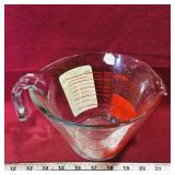 Vintage Glass Measuring Cup (4 Cups) Vintage Glass Measuring Cup (4 Cups)